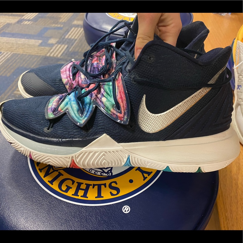 NIKE KYRIE 5 BASKETBALL SHOE GALAXY
